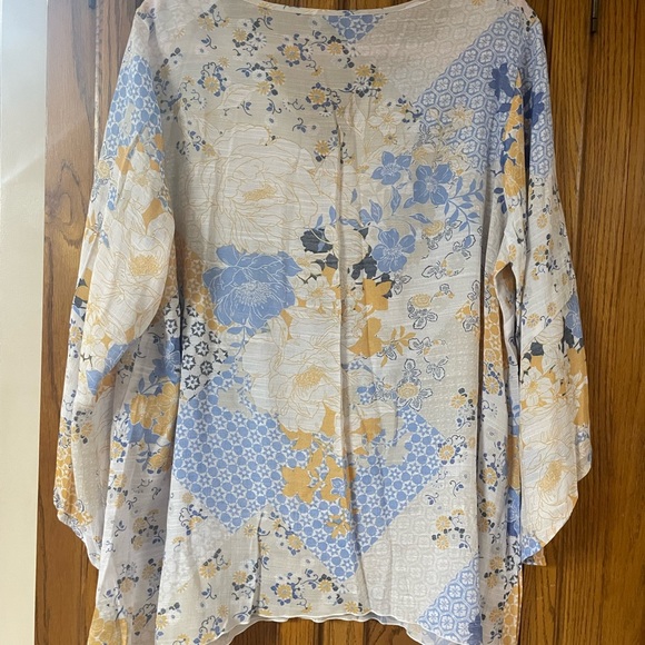 Plus 1x top handkerchief hem top - Picture 13 of 13